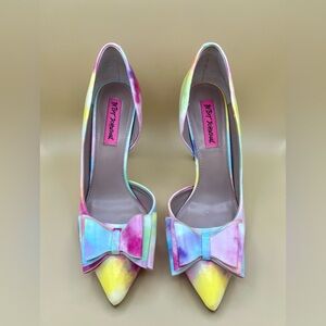 Betsey Johnson Prince multicolor pumps, like new, size 7.5